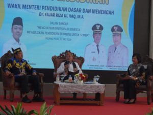 Kunjungi Pulang Pisau, Wamendikdasmen Harapkan Kemajuan Pendidikan Tidak Tergeser Prioritas Lain